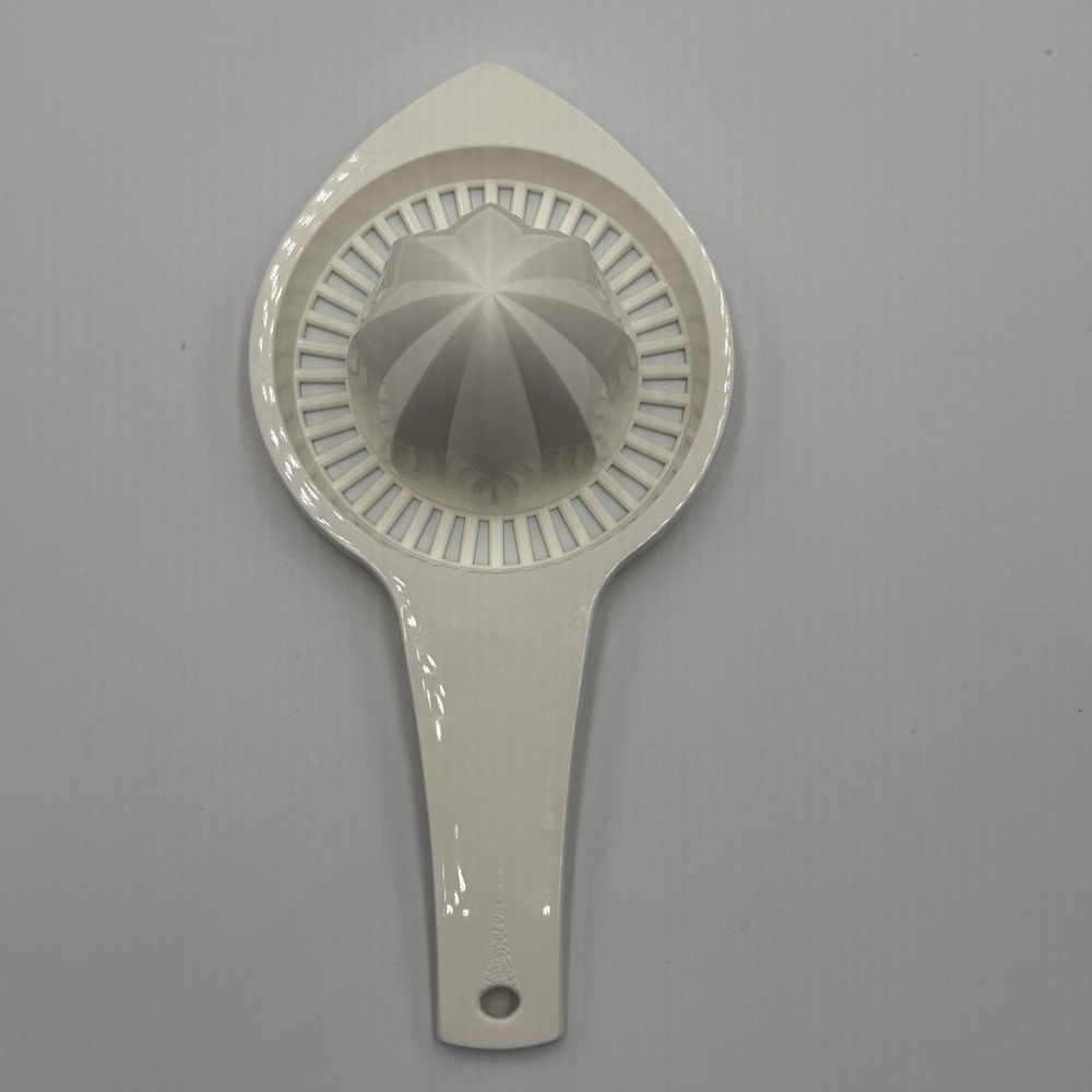 Vintage EKCO USA Off White Citrus Juicer Reamer Mid Century Kitchen Tool‎